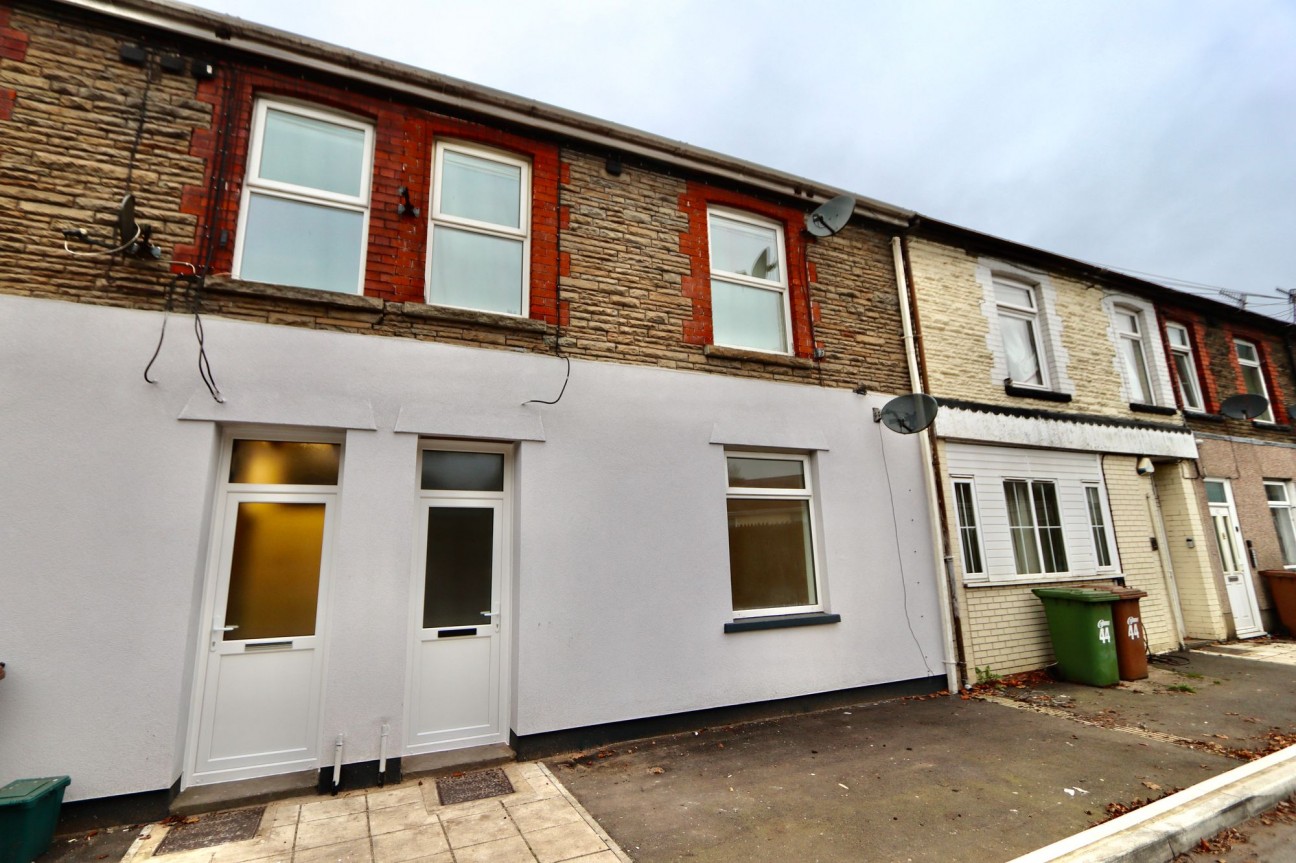 High Street, Fleur De Lis, NP12