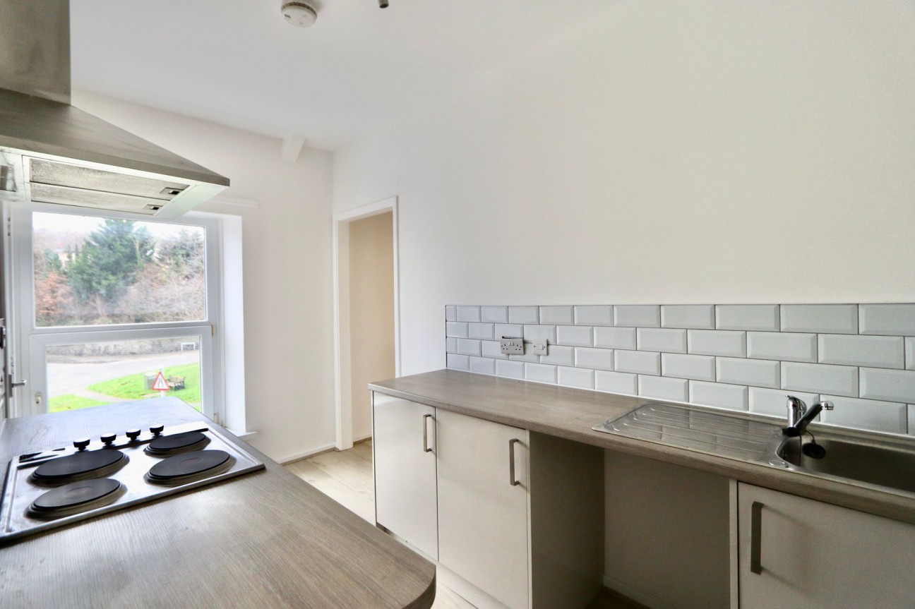 High Street, Fleur De Lis, NP12