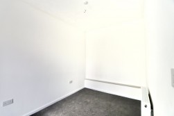 High Street, Fleur De Lis, NP12