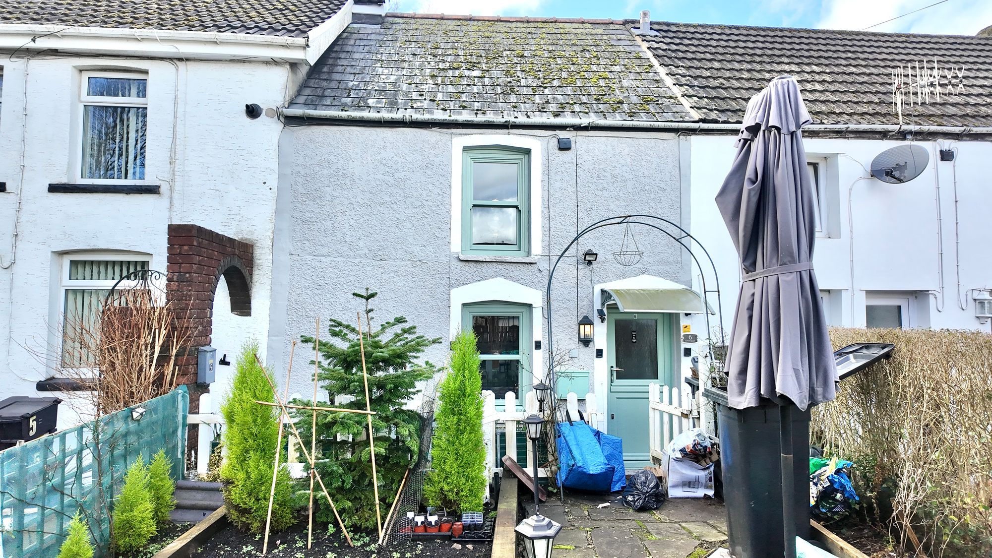 Lewis Square, Abercanaid, CF48