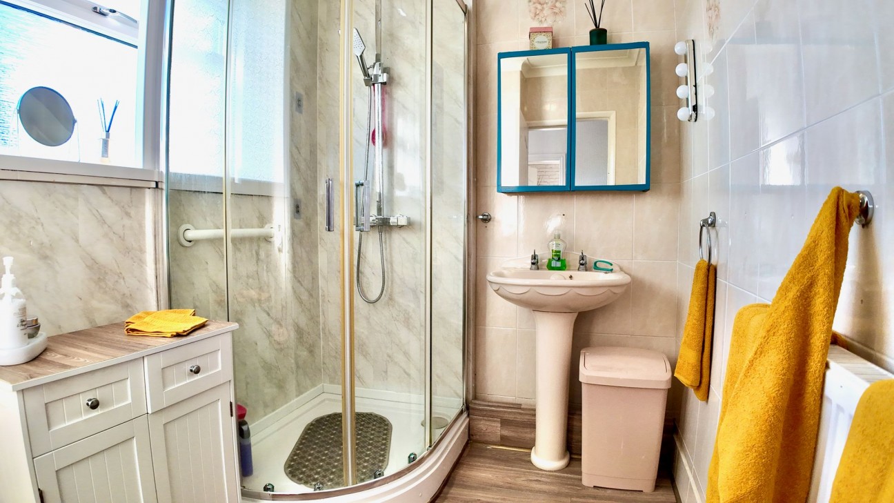 James Street, Markham, NP12