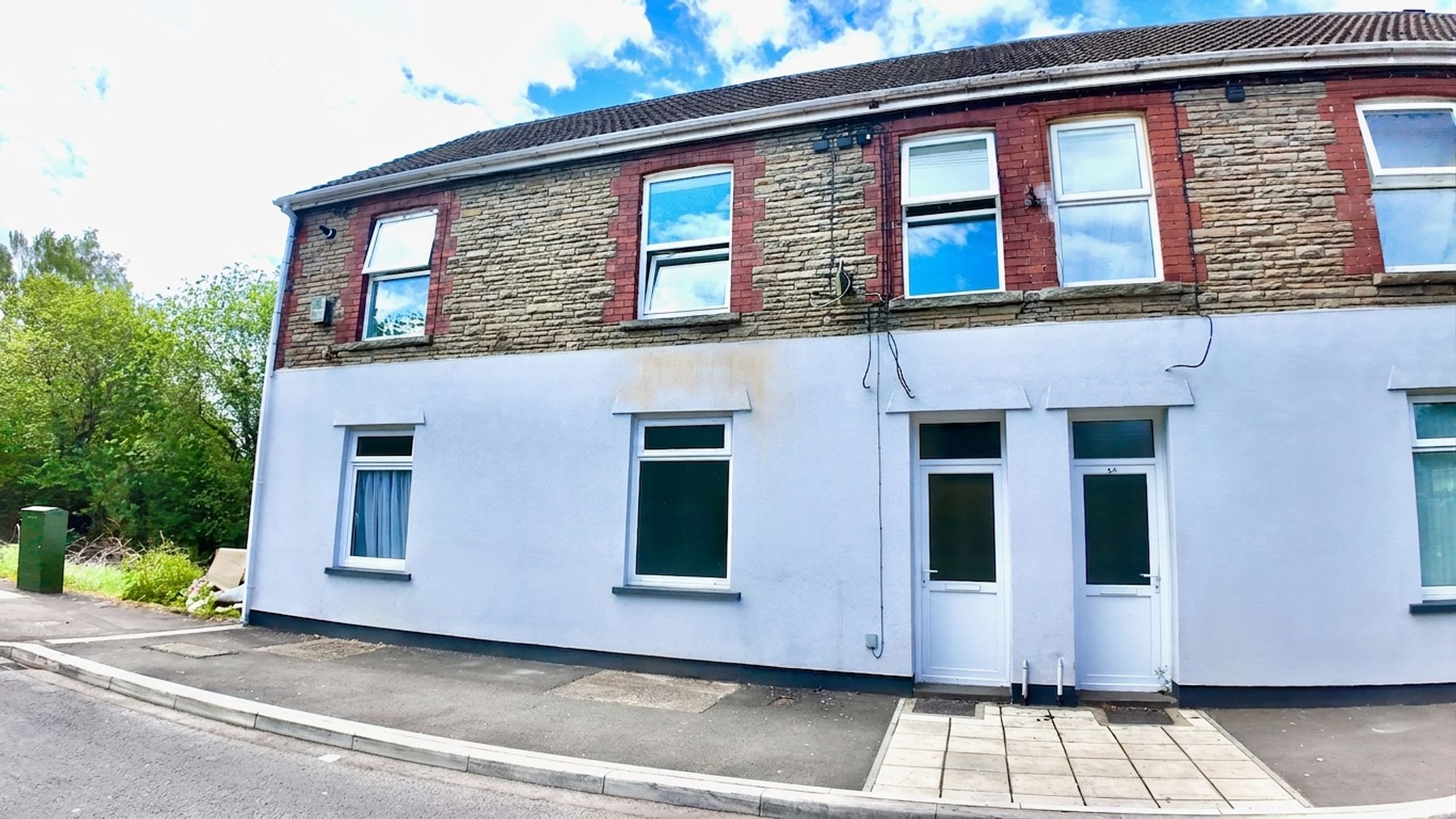 High Street, Fleur De Lis, NP12