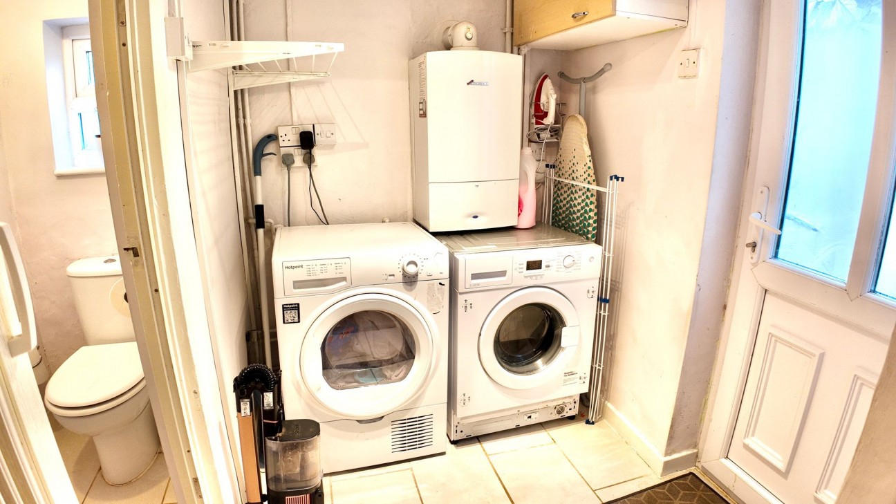 Farm Close, Oakdale, NP12