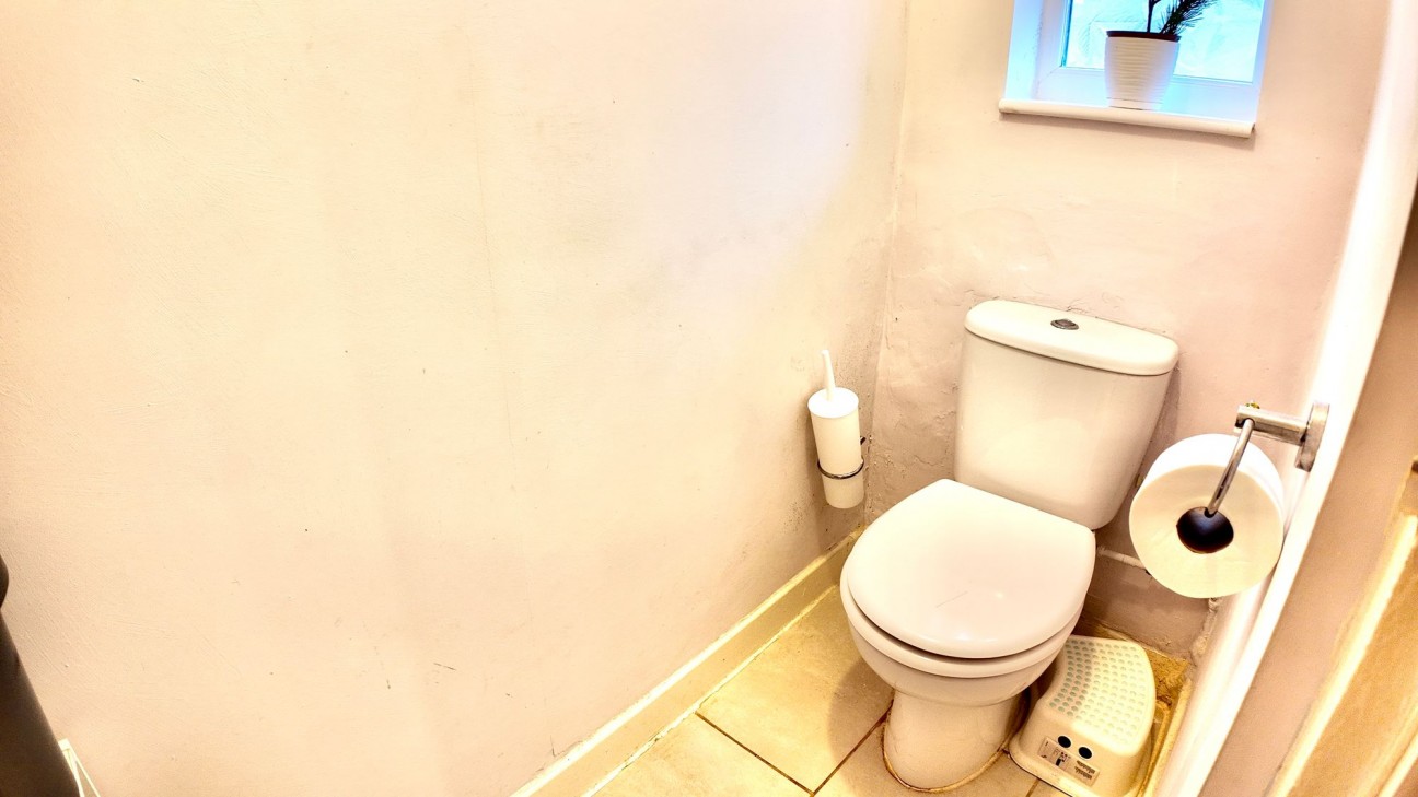 Farm Close, Oakdale, NP12