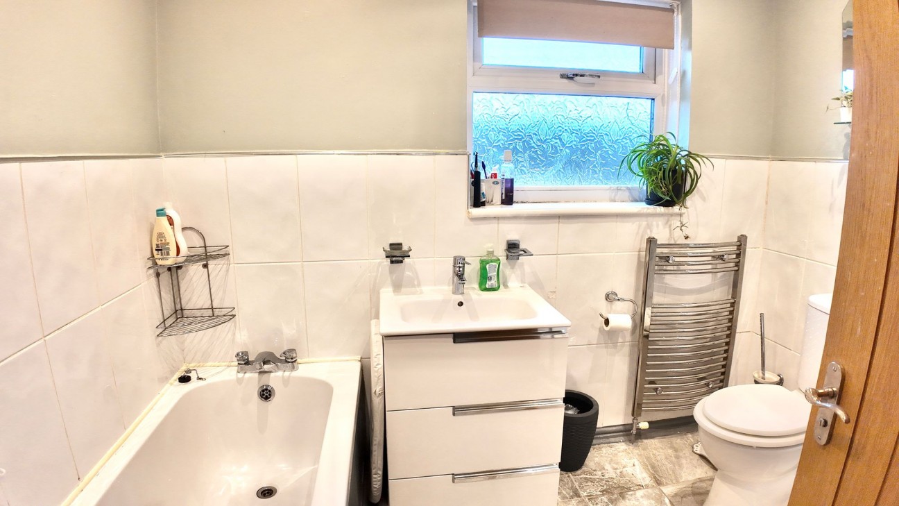 Farm Close, Oakdale, NP12