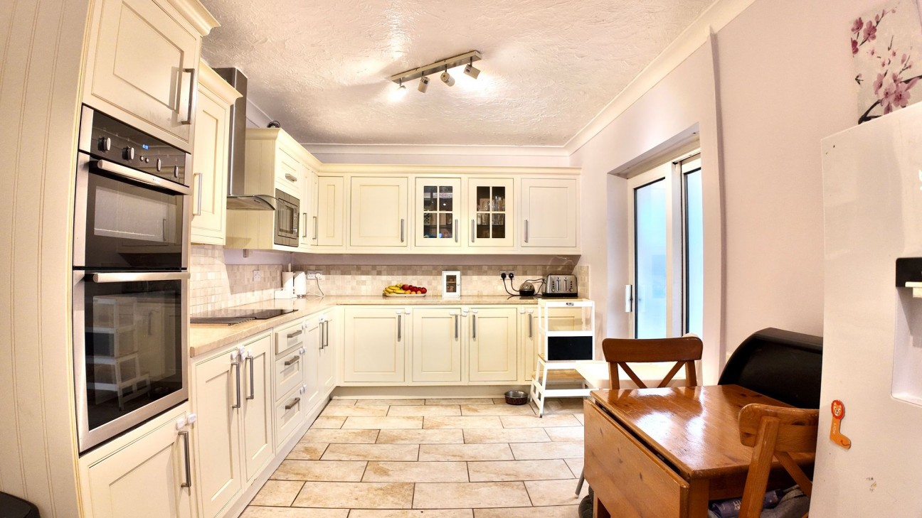 Farm Close, Oakdale, NP12