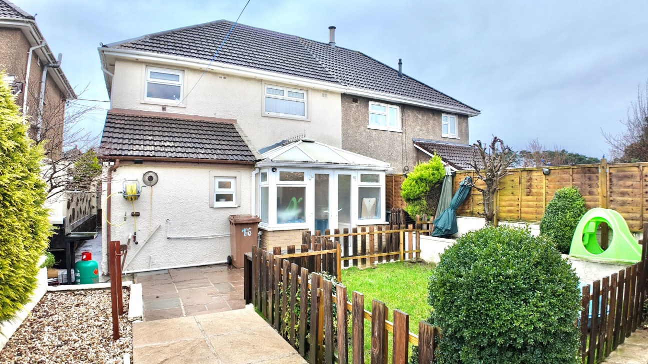 Farm Close, Oakdale, NP12