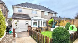 Farm Close, Oakdale, NP12