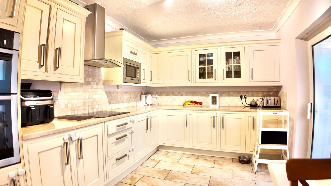 Farm Close, Oakdale, NP12