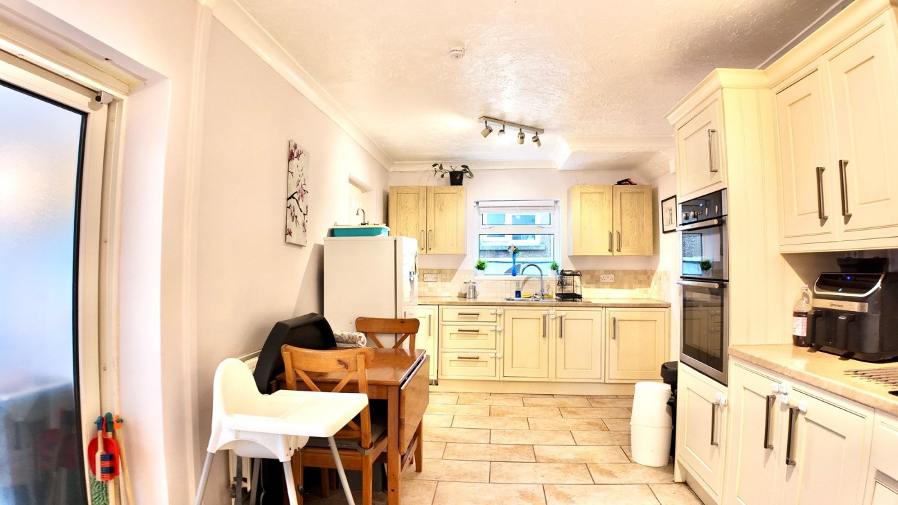 Farm Close, Oakdale, NP12