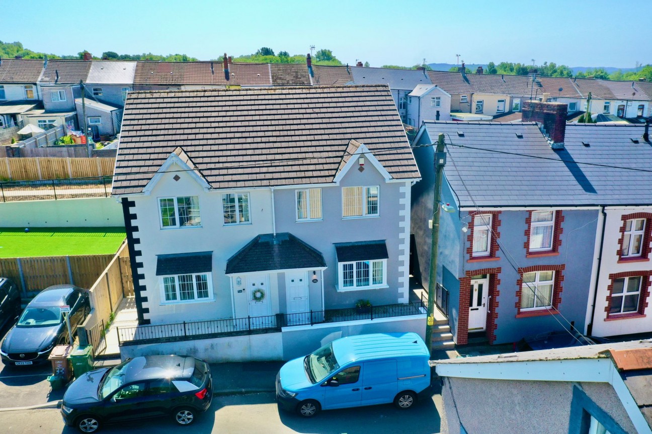 Cwrt Coch Street, Aberbargoed, CF81