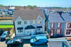 Cwrt Coch Street, Aberbargoed, CF81