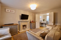Tansy Close, Penpedairheol, CF82