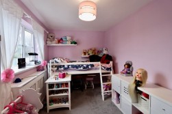 Tansy Close, Penpedairheol, CF82