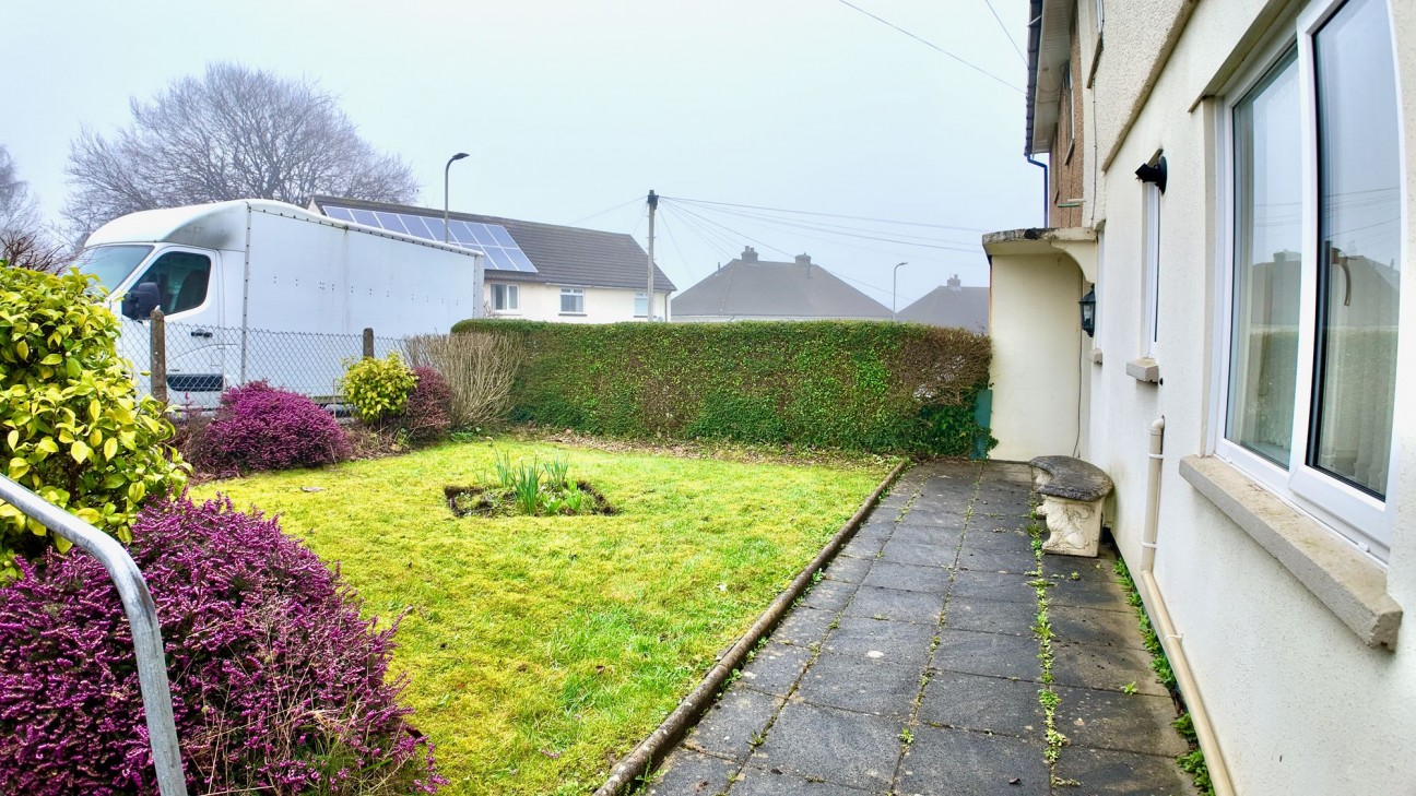 Highland Crescent, Pontllanfraith, NP12