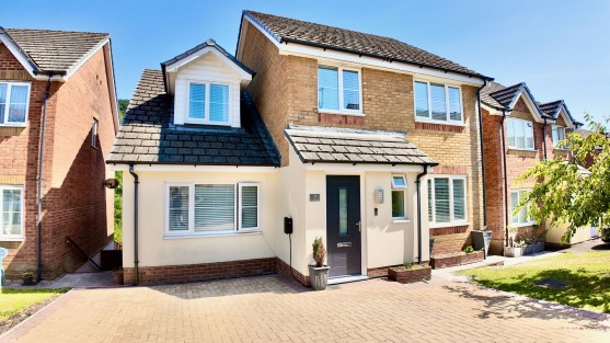 Valley Meadow Close, Newbridge, NP11