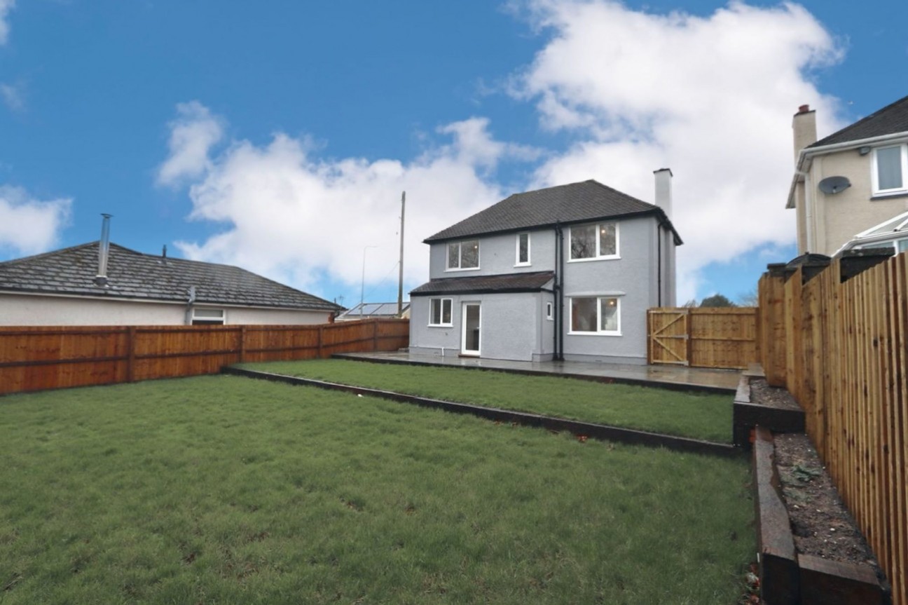 Gelligaer Road, Trelewis, CF46