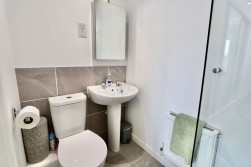 Oak Grove, Aberbargoed, CF81