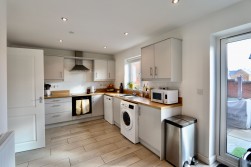 Oak Grove, Aberbargoed, CF81