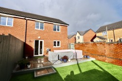 Oak Grove, Aberbargoed, CF81