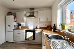 Oak Grove, Aberbargoed, CF81