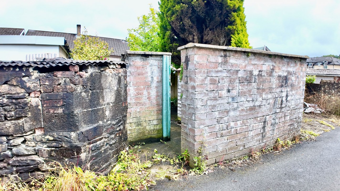 Greenfield, Newbridge, NP11