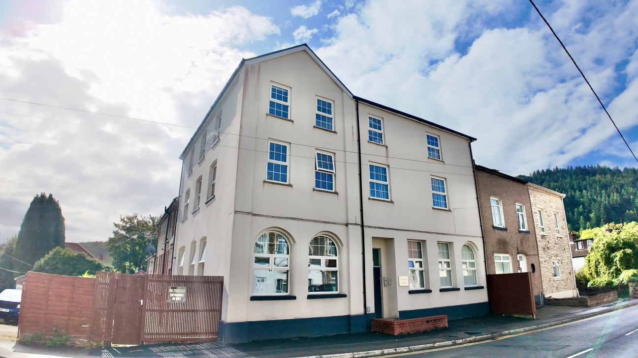 Gladstone Street, Cross Keys, NP11