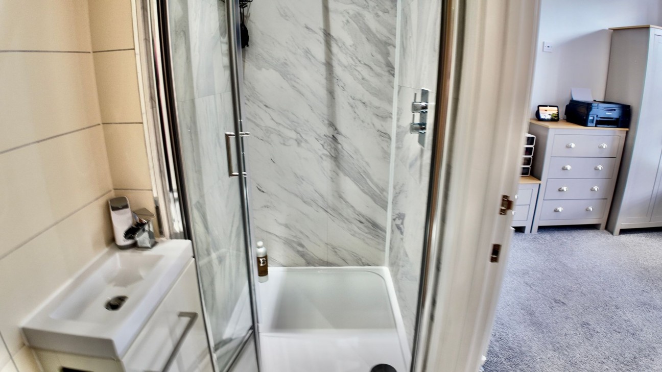 Gladstone Street, Cross Keys, NP11