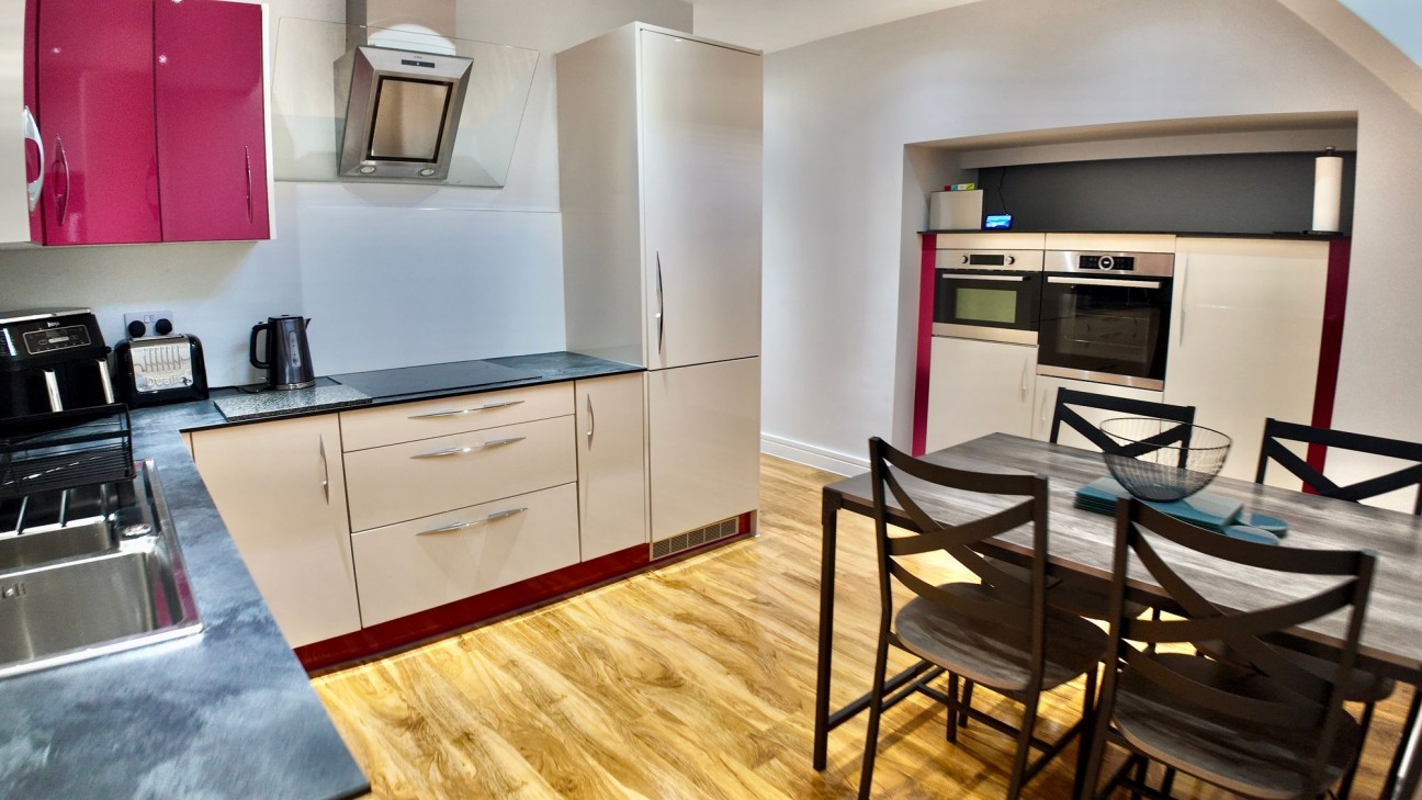 Gladstone Street, Cross Keys, NP11