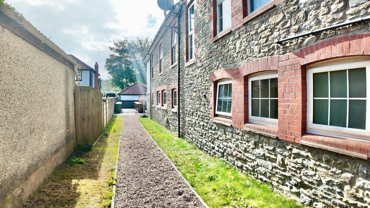 Gladstone Street, Cross Keys, NP11