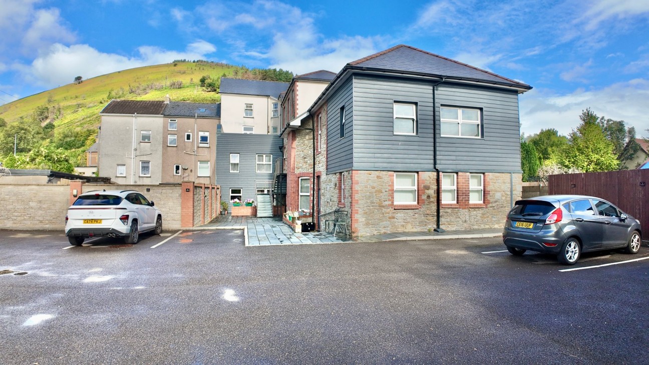 Gladstone Street, Cross Keys, NP11