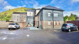 Gladstone Street, Cross Keys, NP11