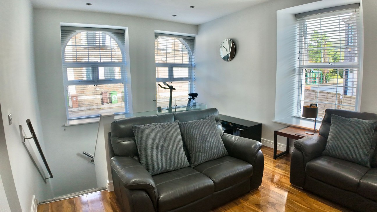 Gladstone Street, Cross Keys, NP11