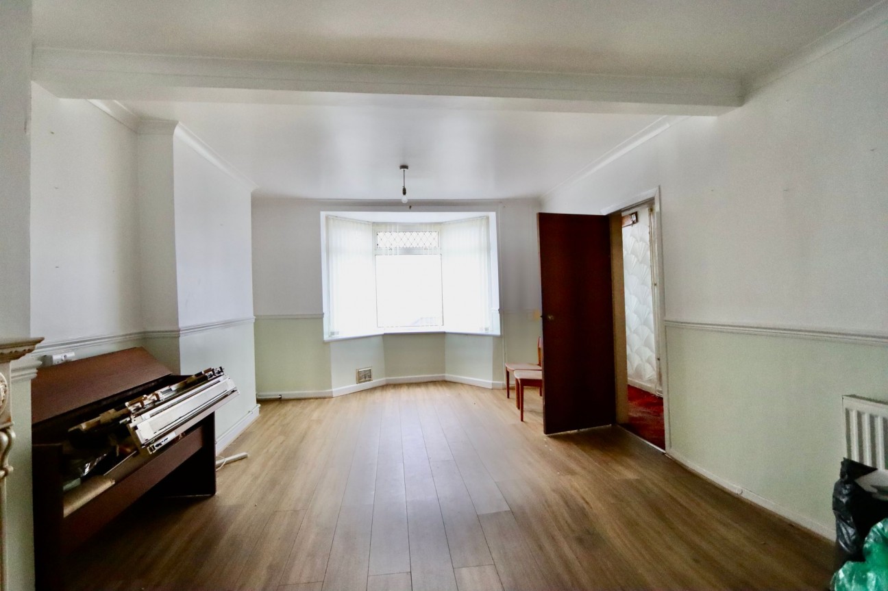 Abernant Road, Markham, NP12