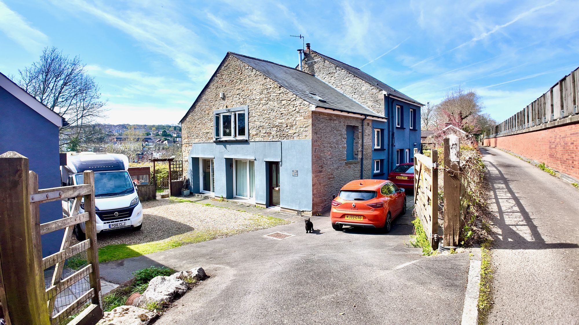 Halls Crossing, Woodfieldside, NP12