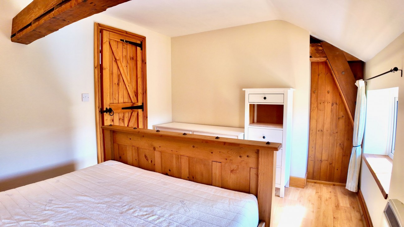 Halls Crossing, Woodfieldside, NP12