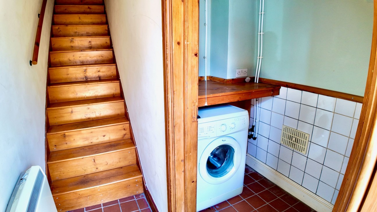 Halls Crossing, Woodfieldside, NP12