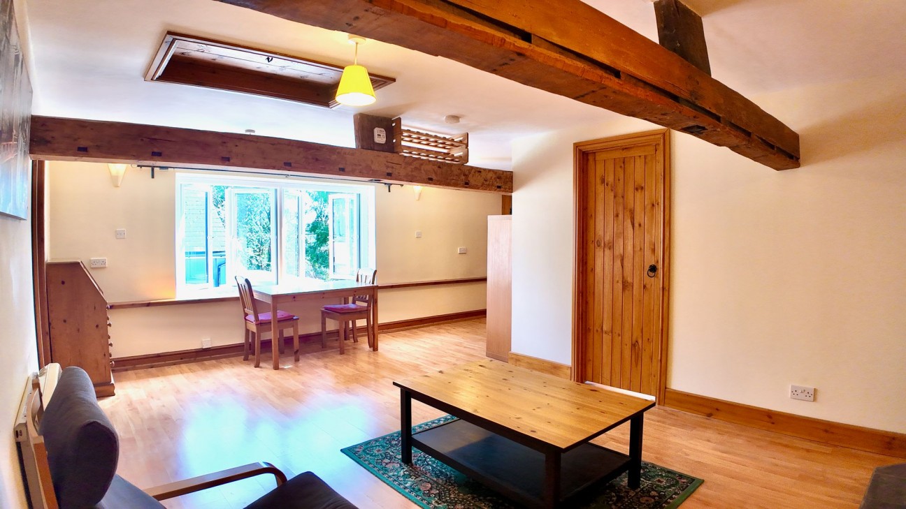 Halls Crossing, Woodfieldside, NP12
