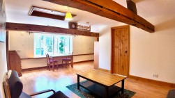 Halls Crossing, Woodfieldside, NP12