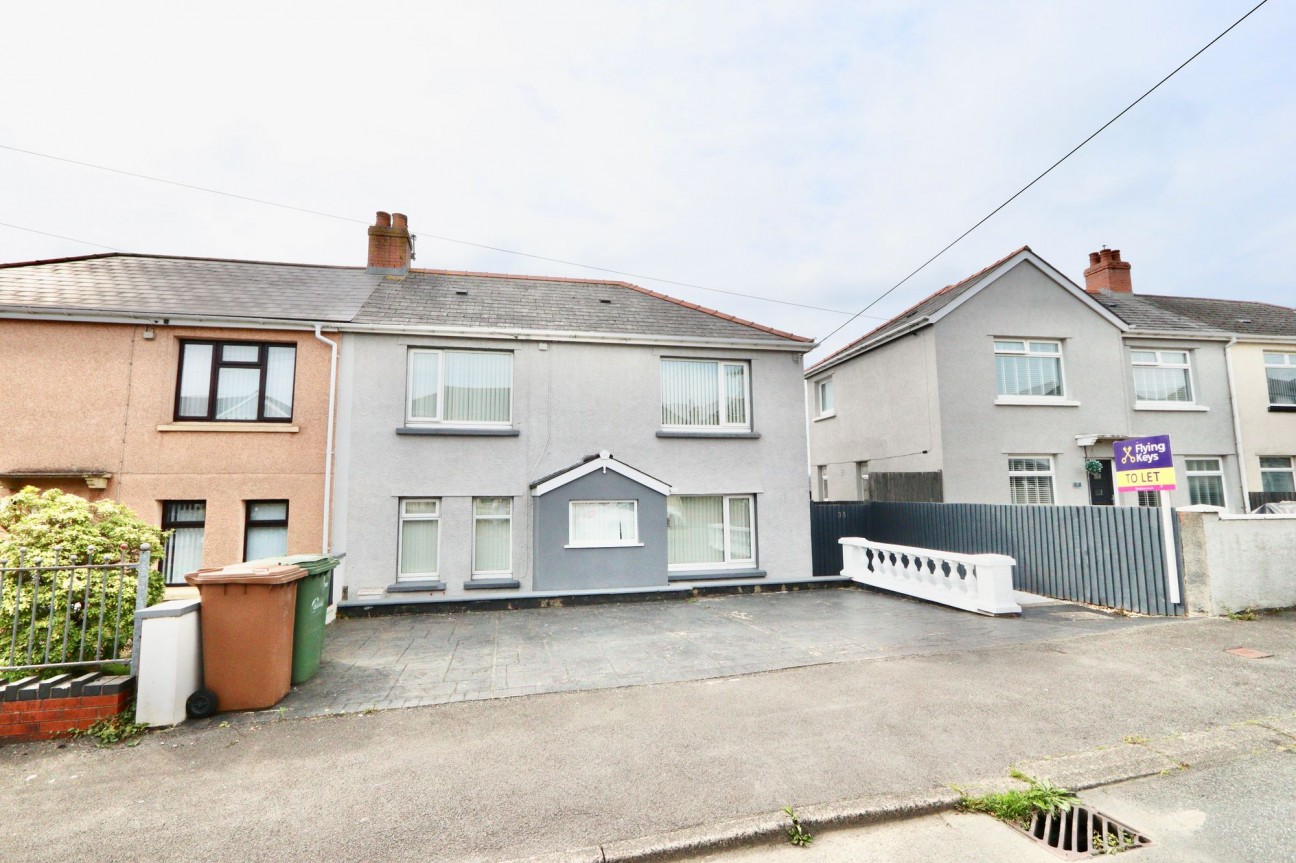 Coed-Y-Moeth Road, Aberbargoed, CF81
