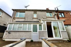 Coed-Y-Moeth Road, Aberbargoed, CF81
