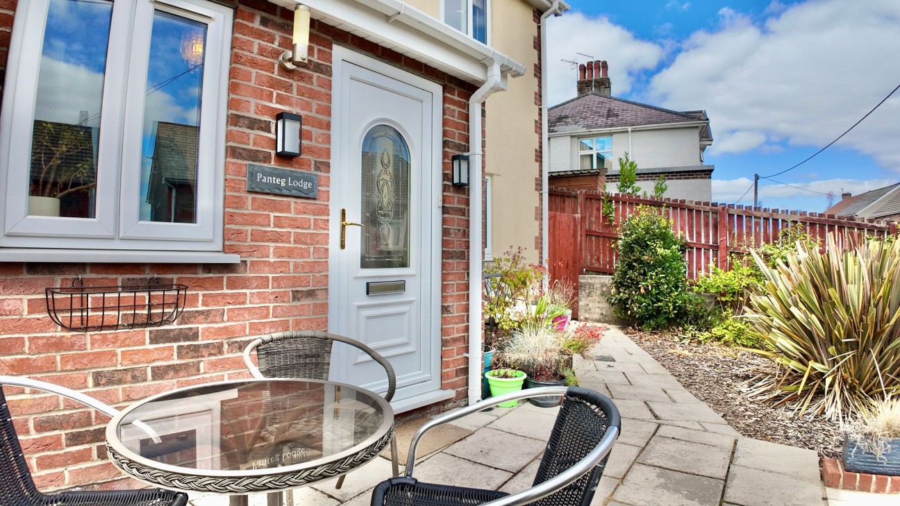 Ladysmith Road, Blackwood, NP12