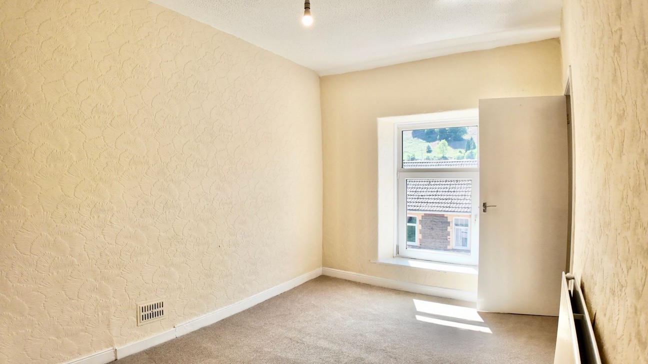 Queens Road, Elliots Town, NP24