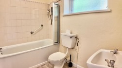 Queens Road, Elliots Town, NP24