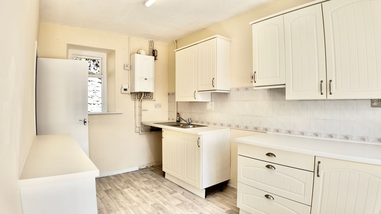 Queens Road, Elliots Town, NP24