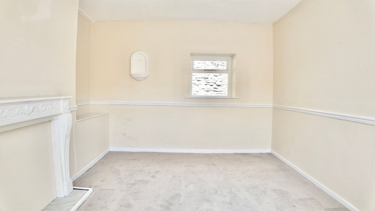 Queens Road, Elliots Town, NP24