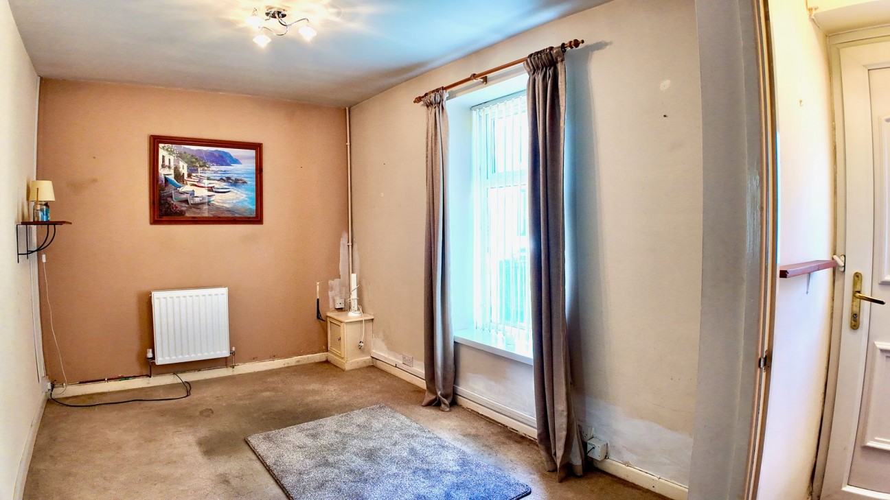 Bailey Street, Deri, CF81