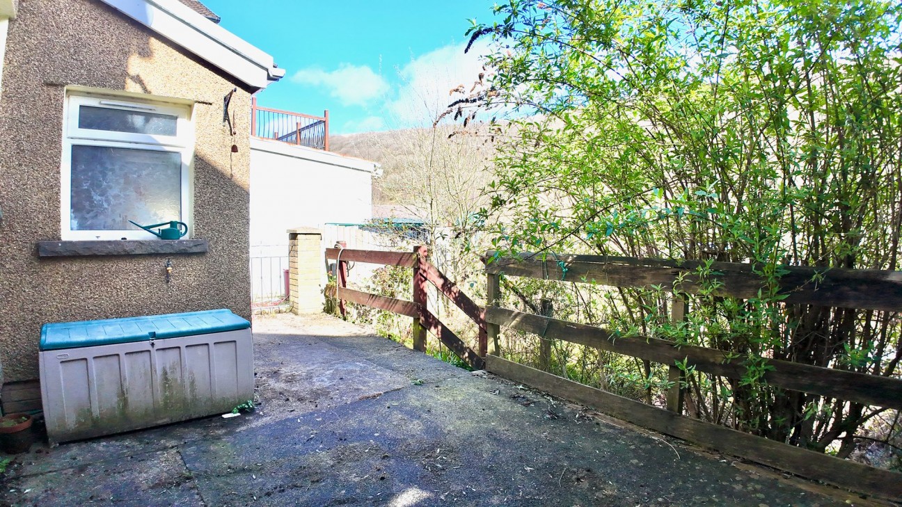 Bailey Street, Deri, CF81