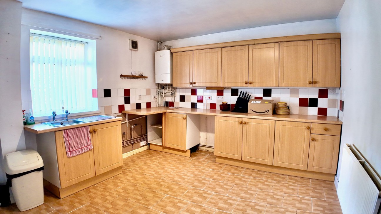 Bailey Street, Deri, CF81