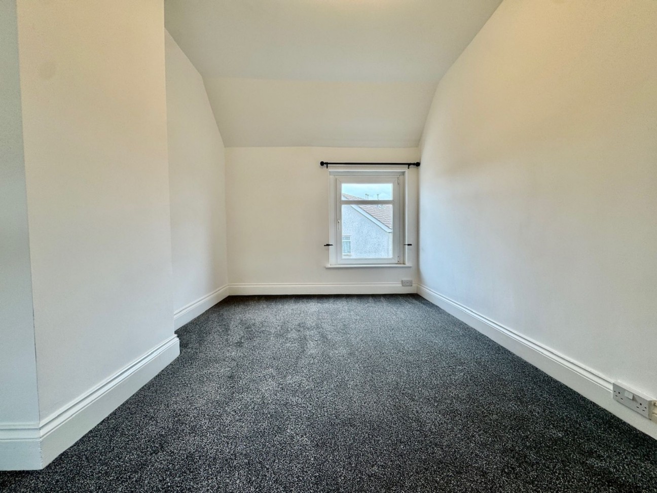 Craiglas Crescent, Cefn Fforest, NP12